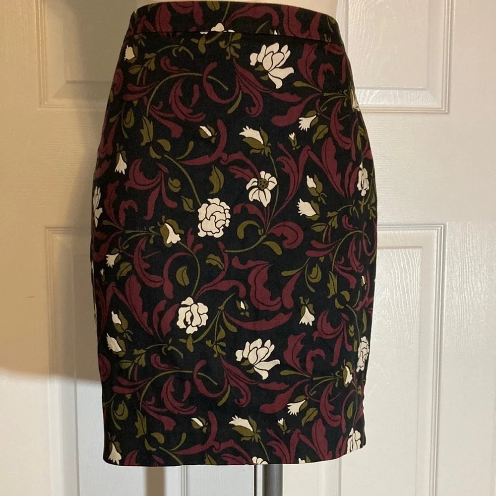 LOFT Black Floral Skirt 8P